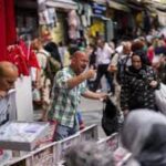 ترفع تركيا رسوم القروض في مؤشر آخر على العمل النقدي كالمعتاد. مهما كان الأمر ، تأمل الأسواق في شيء آخر